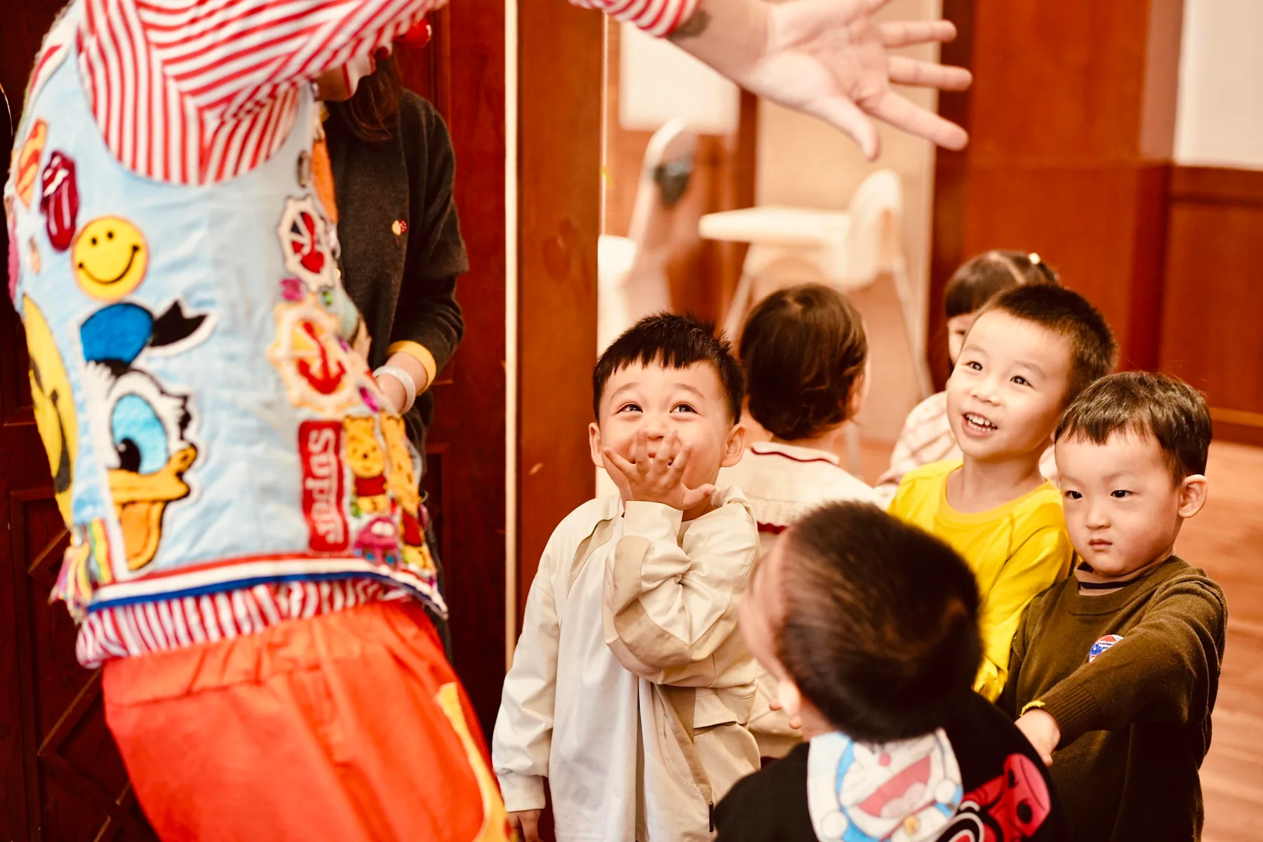 Clown entertaining a group of children at an indoor party